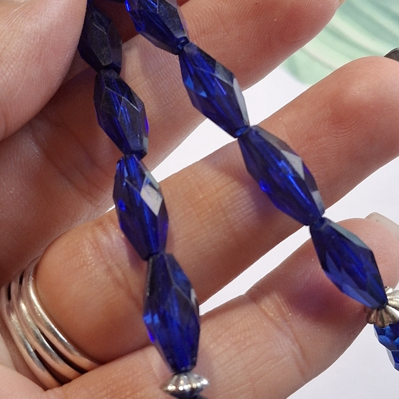 Bue Glass Heart Necklace Set - Picture 4 of 6